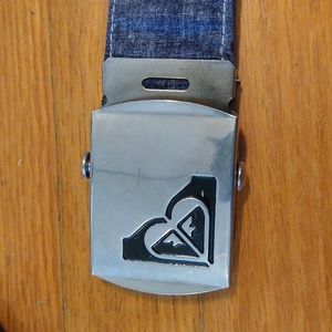Roxy belt buckle removable